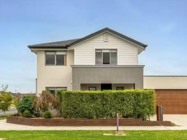 Nice 52 Diplomat Crescent, Cranbourne South, VIC 3977 House.