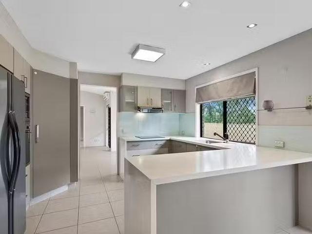 Unique 52 Kincaid Drive, Highland Park, QLD 4211