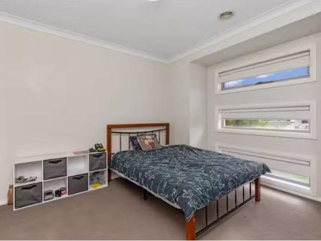 Unique 52 Messenger Avenue, Boorooma House for rent Listed by.