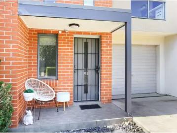 Unique 57 Somersby Circuit, Acacia Gardens House for rent Lis.