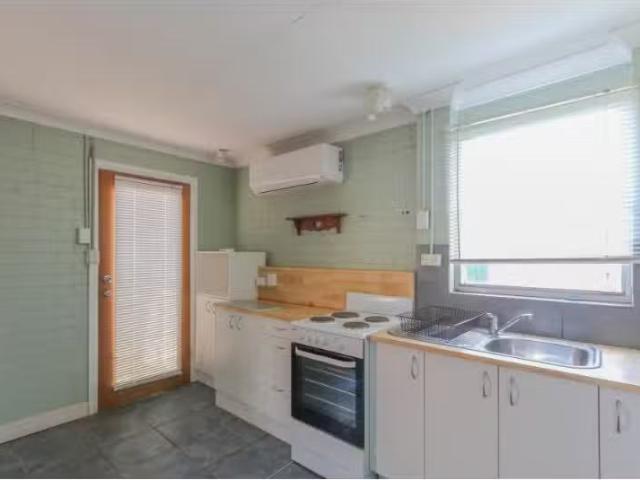 Unique 57A Esrom Street, Bathurst House for rent Listed by Mc.