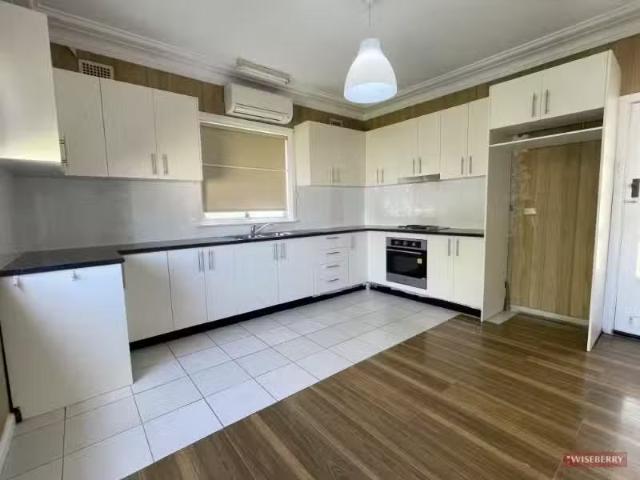 Deal! 54 Dan Crescent, LANSVALE House for rent Listed by Mari.