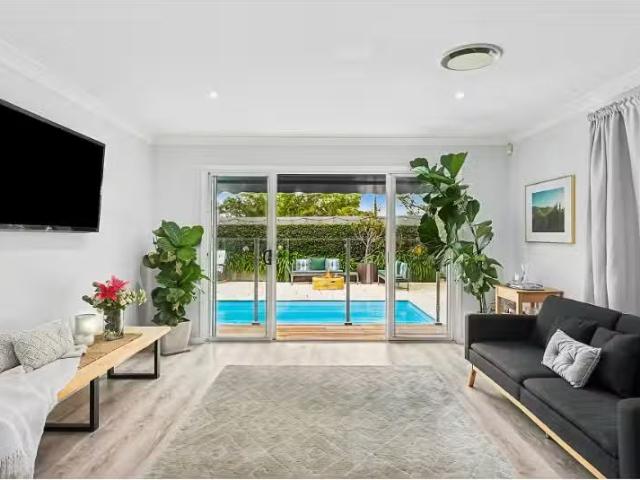 Cheap 54 Settlement Drive, Wadalba House for rent Listed by C.