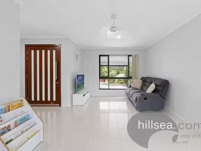 Cozy 55 Woodland Drive, Reedy Creek, QLD 4227