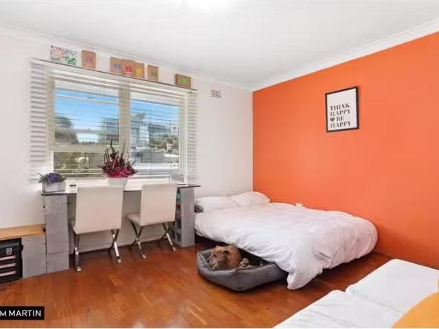 Nice 5/64 Alexander Street, Alexandria Apartment for rent Lis.