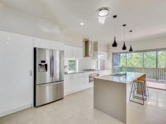 Charming 56 Crest Ridge Parade, Brookwater House for rent Lis.