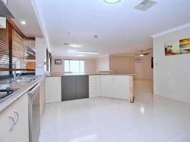 Nice 58 Pimento Circle, Port Kennedy, WA 6172