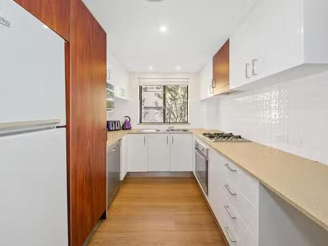 Deal! 5/98 Racecourse Road, Ascot, QLD 4007