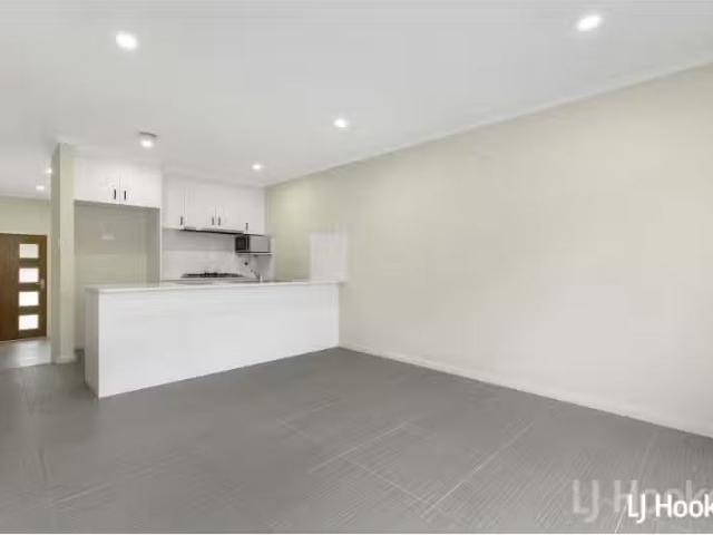 Nice 5/9 Dodsworth Street, Queanbeyan Townhouse for rent List.