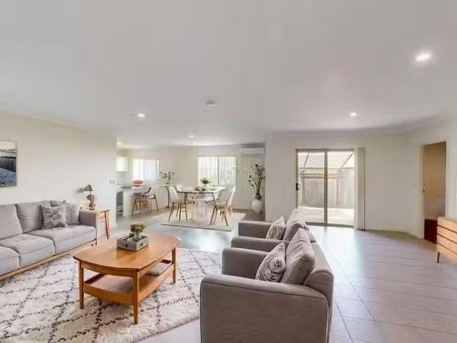 Deal! 59 Ridgegarden Drive, Morayfield, QLD 4506