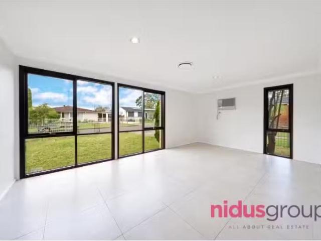 Cheap 5 Malakua Street, Whalan House for rent Listed by Prope.