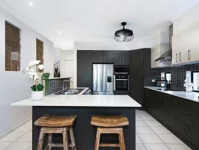 Cozy 5 Meridien Avenue, Varsity Lakes, QLD 4227 House for Rent