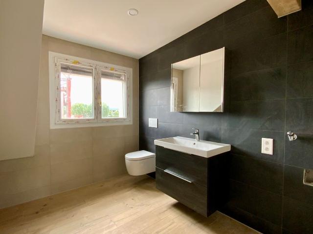 FOR RENT 5 min from the train station