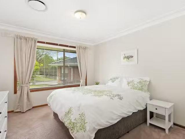 Charming 5 Oleander Court, Peakhurst, NSW 2210