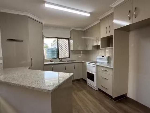Nice 5 Araluen Terrace, Monkland, QLD 4570