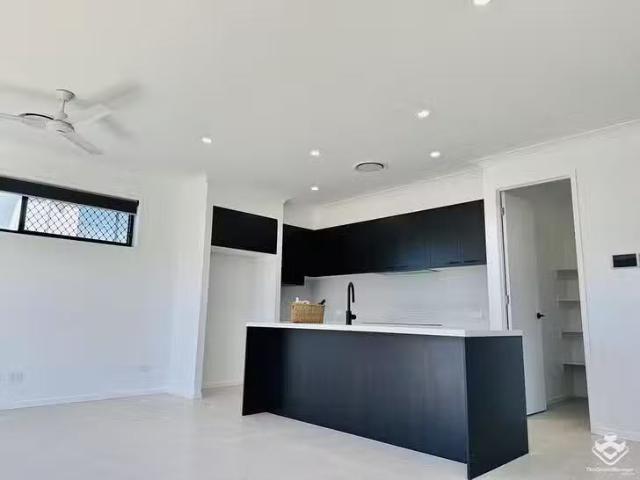 Rental! 5 Barton Court, Greenbank, QLD 4124