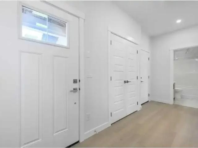 For Rent 5 Bedroom Apartment Chestermere AB DS105378236