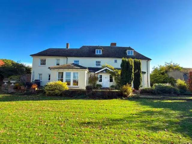 Nice 5 bedroom farm house for rent in Beckingham Road, CM9