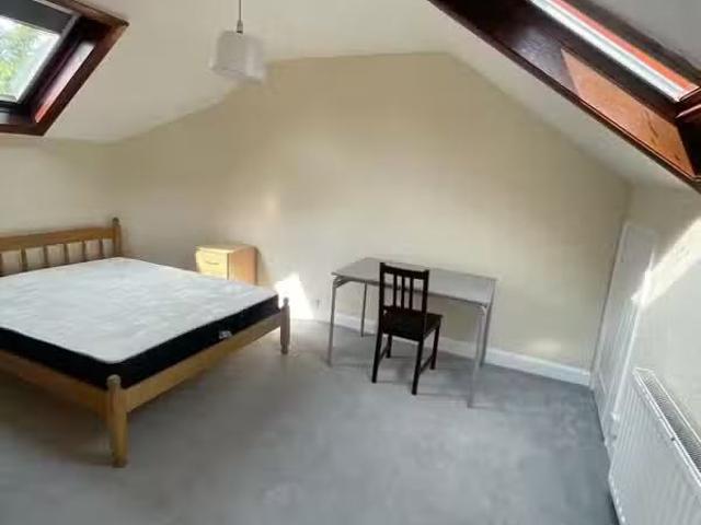 Just in! 5 bedroom flat for rent in Henleaze Road, Bristol, BS9