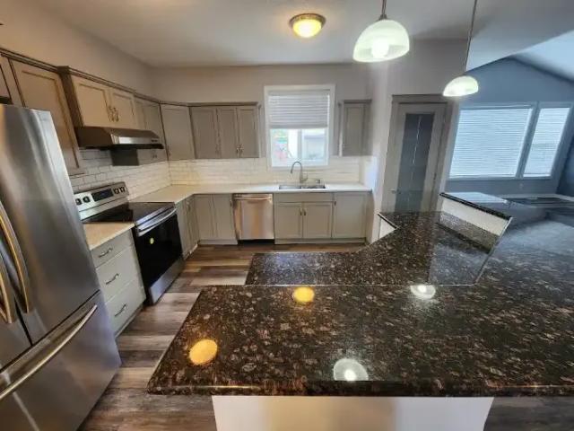 For Rent 5 Bedroom House Chestermere AB DS104362700
