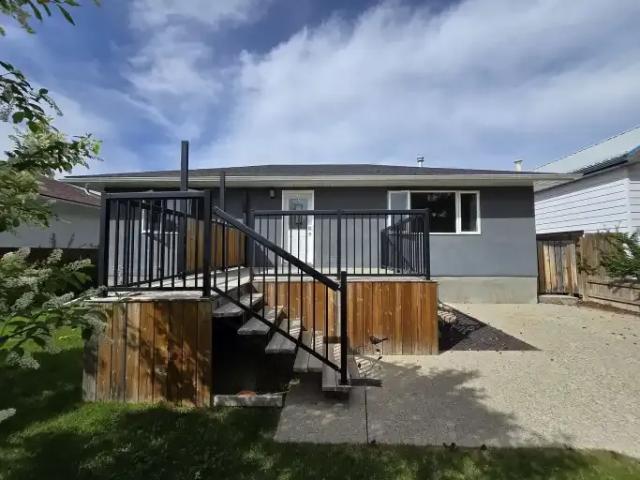 For Rent 5 Bedroom House Crossfield AB DS105150961