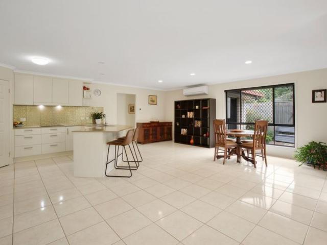 For Rent 5 Bedroom House Buderim, QLD DS105421813