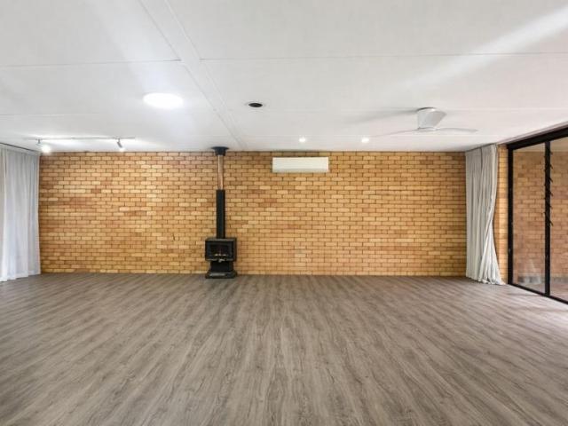 For Rent 5 Bedroom House Burnside, QLD DS102578072