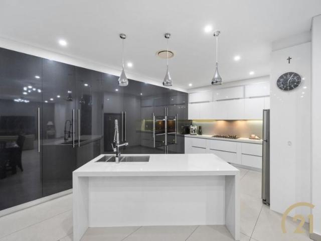 For Rent 5 Bedroom House Georges Hall, DS102667426