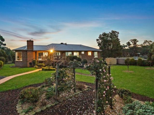 For Rent 5 Bedroom House Durham Lead VIC DS106168842