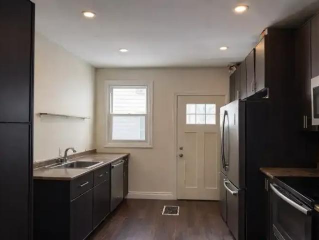 For Rent 5 Bedroom House Kingston ON DS103879271