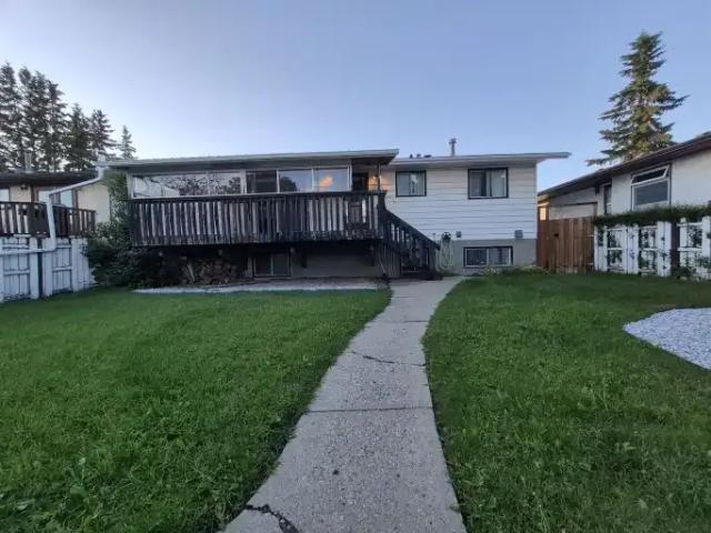 For Rent 5 Bedroom House Olds AB DS104181067
