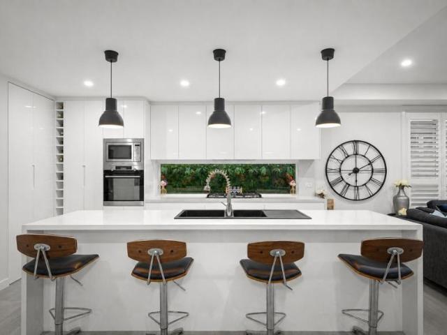 For Rent 5 Bedroom House North Kellyville, DS103882544
