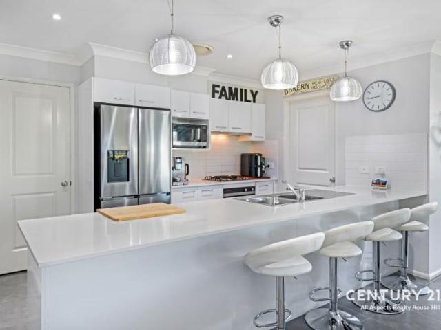 For Rent 5 Bedroom House North Kellyville, DS105863235