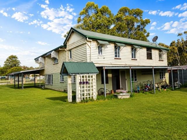 For Rent 5 Bedroom House NANANGO QLD DS104947765