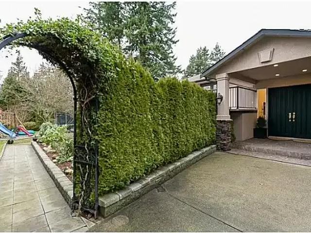 For Rent 5 Bedroom House Surrey BC DS105087689