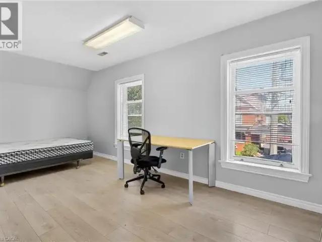 For Rent 5 Bedroom House Waterloo ON DS105467315