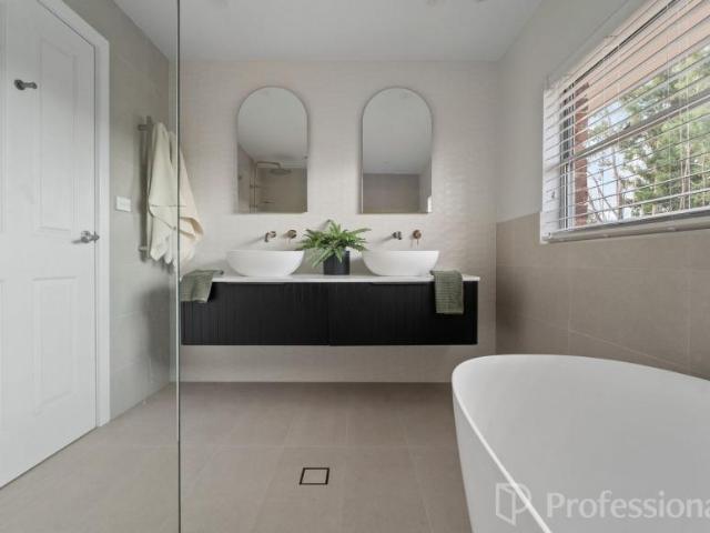 For Rent 5 Bedroom House White Rock NSW DS105972356