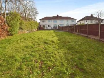 Just in! 5 bedroom semi detached house for rent in Noctorum Av.
