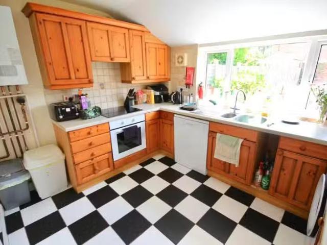 For Rent! 5 bedroom semi detached house for rent in Richmond W.