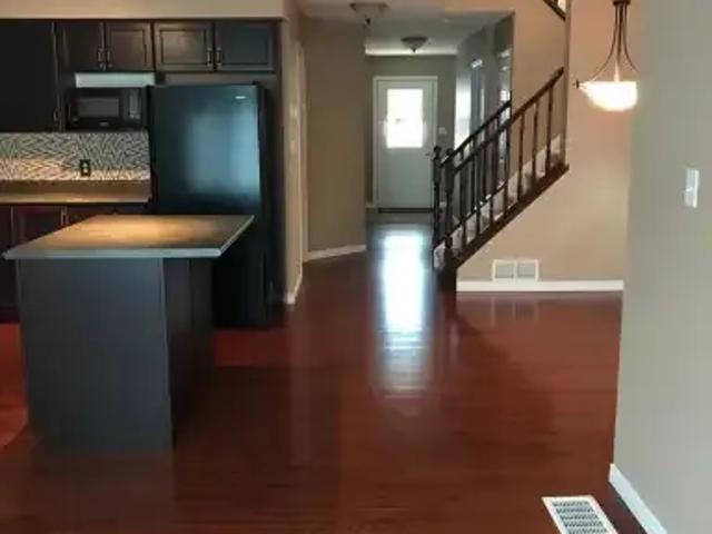 For Rent 5 Bedroom Townhouse Waterloo ON DS104638608