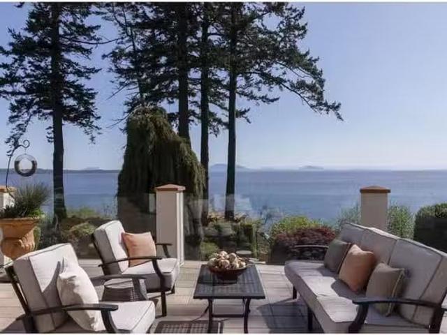 For Rent! 5 BR House for rent in White Rock, South Surrey Whit.