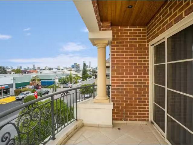 Nice 5 BR 14 Kensington Street, EAST PERTH House for rent Lis.