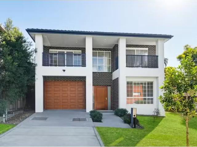 Deal! 5 BR 16 William Street, North Parramatta House for rent.