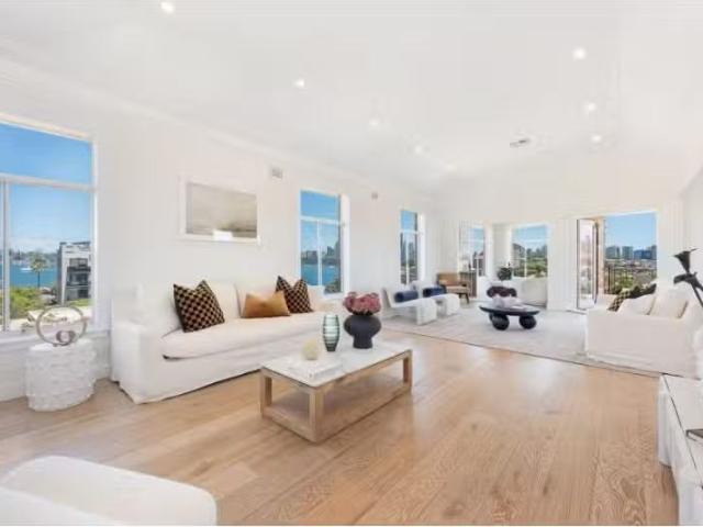 Deal! 5 BR 1/70 Milson Road, Cremorne Point Apartment for rent.
