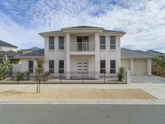 Cheap 5 BR 17 Mapleton Circuit, MAWSON LAKES, SA 5095 House.