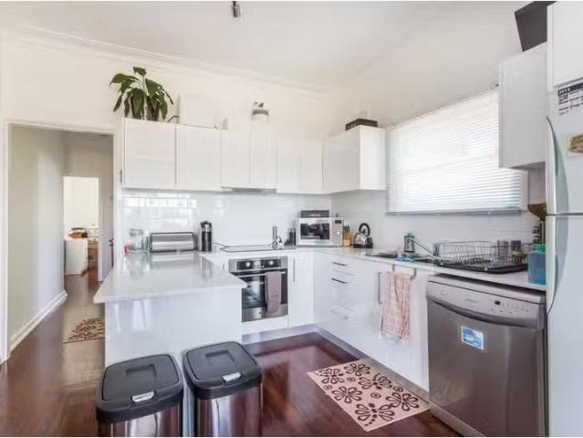 Unique 5 BR 19 Orara Road, Allambie Heights House for rent Li.