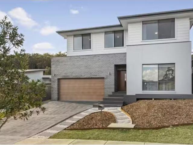 Cozy 5 BR 100 Fishermans Drive, Teralba House for rent Listed.