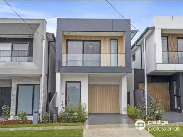 Cozy 5 BR 11A Magree Crescent, CHIPPING NORTON House for rent.