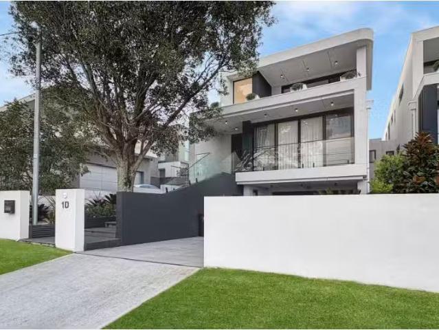 Cozy 5 BR 1D Canberra Road, Sylvania Townhouse for rent Liste.