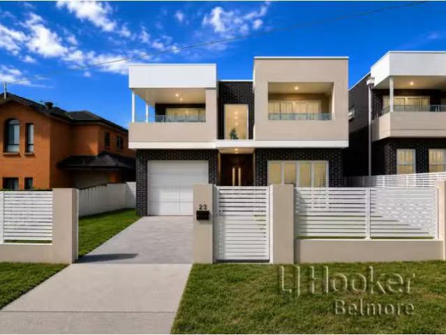 Rental! 5 BR 23 Lawford Street, GREENACRE Townhouse for rent.